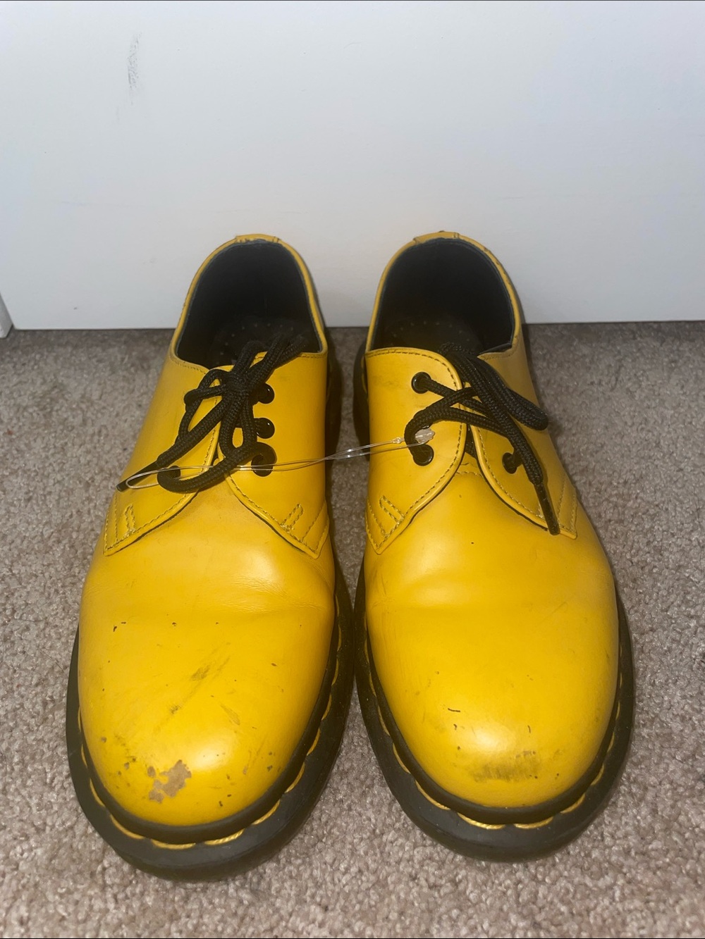 Dr. Martens 1461 Patent Yellow Lace-Up Casual Shoes unisex - Picture 2 of 10